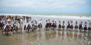 Cabalgata “celestial” en la playa, el mejor homenaje a san Pedro y san Pablo