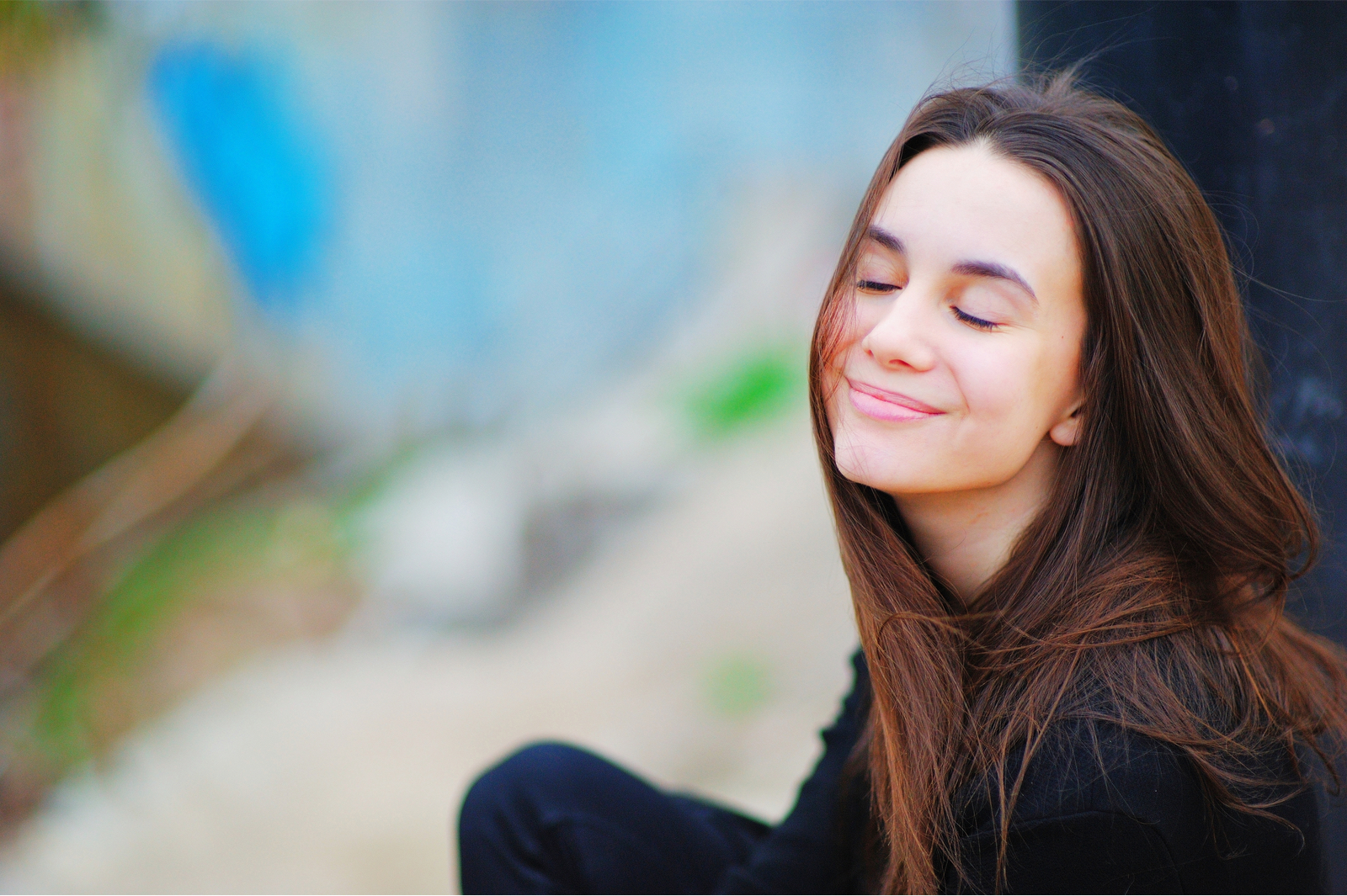 web2-portrait-of-a-dreamy-beautiful-woman-on-the-street-with-your-eyes-closed-and-a-cute-smile-on-blurred-background-close-up-shutterstock_567663493.jpg