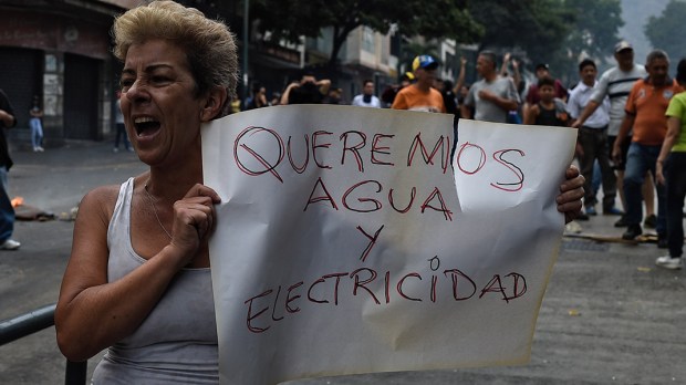 web3-venezuela-outage-electricity-water-protest-000_1f98fg-federico-parra-afp.jpg