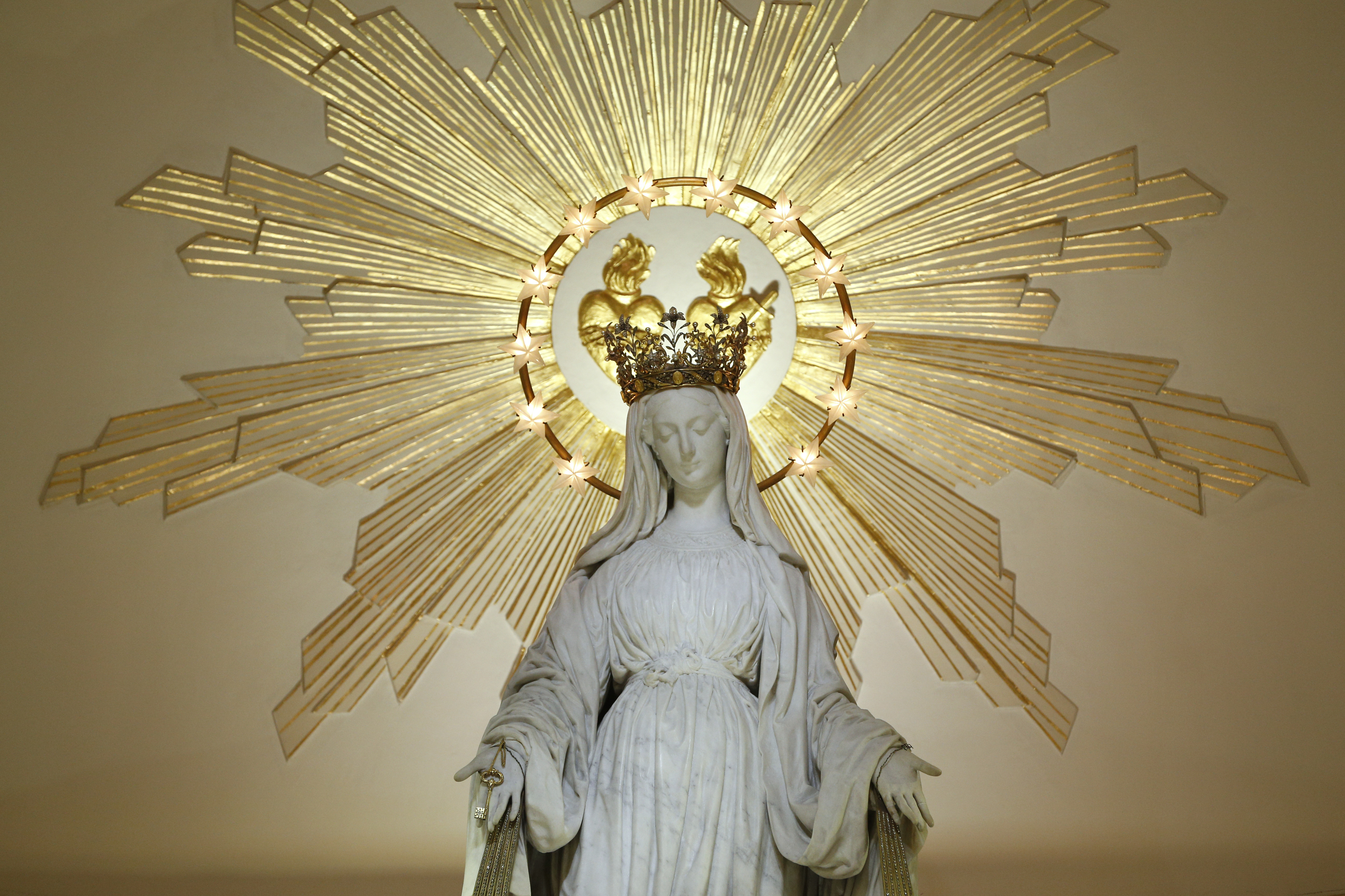 web2-mary-vierge-godong-fr503414a.jpg