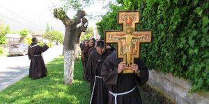 (VIDEO) ¿Por qué los franciscanos saludan diciendo paz y bien?