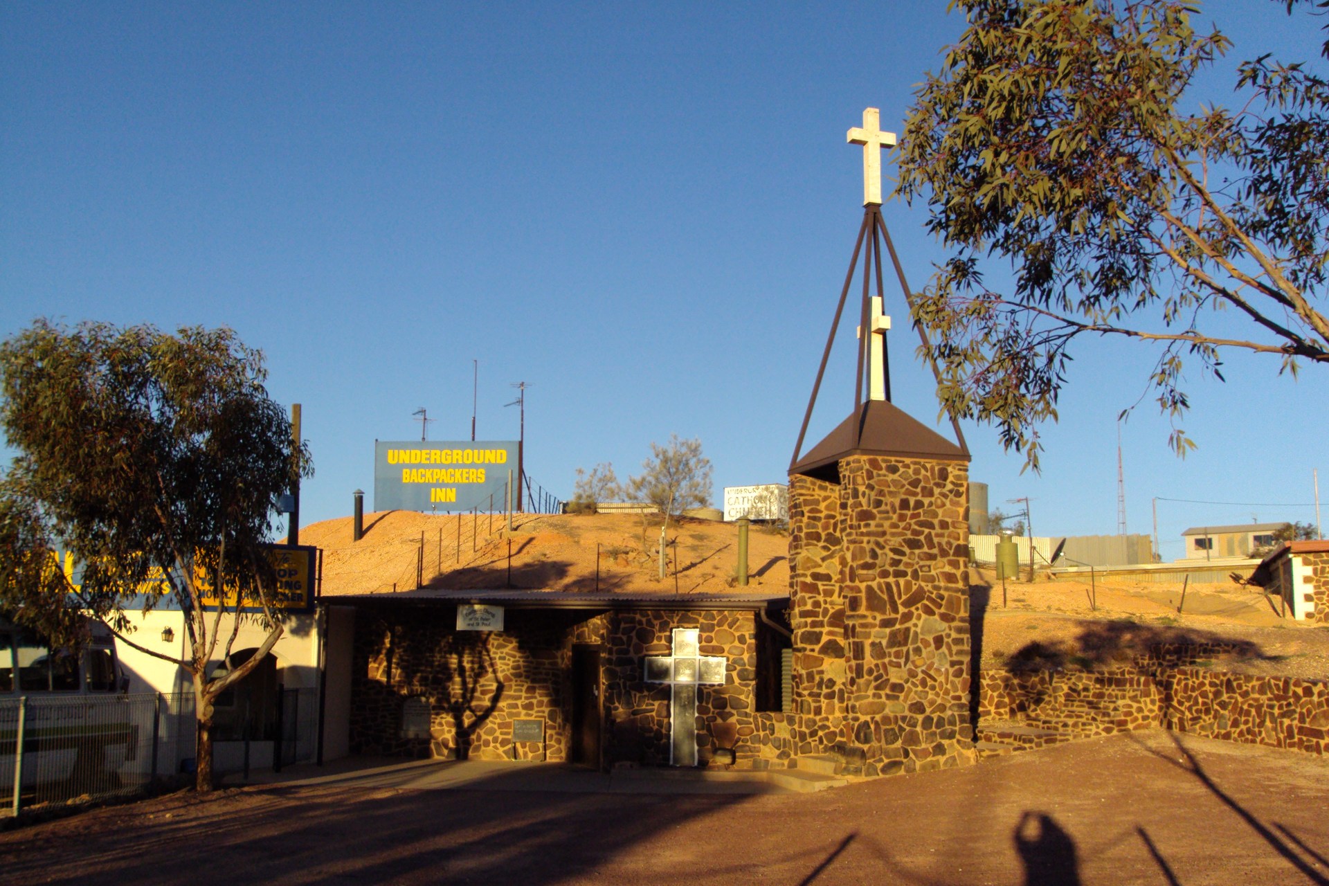 Iglesia subterránea en el desierto australiano