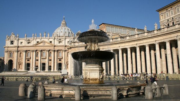 web-the-fountain-of-saint-peters-square-rome-jean-pol-grandmont-cc-by-sa-3.0.jpg