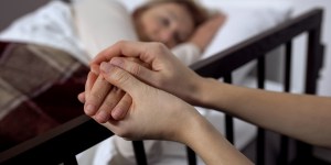 Video del Papa: cuidar y acompañar a los enfermos terminales y sus familias