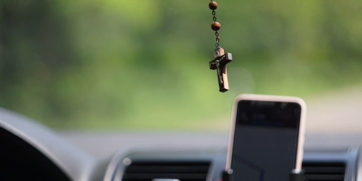 web3-cross-rosary-car-phone-drive-prayer-richard.joo-shutterstock.jpg