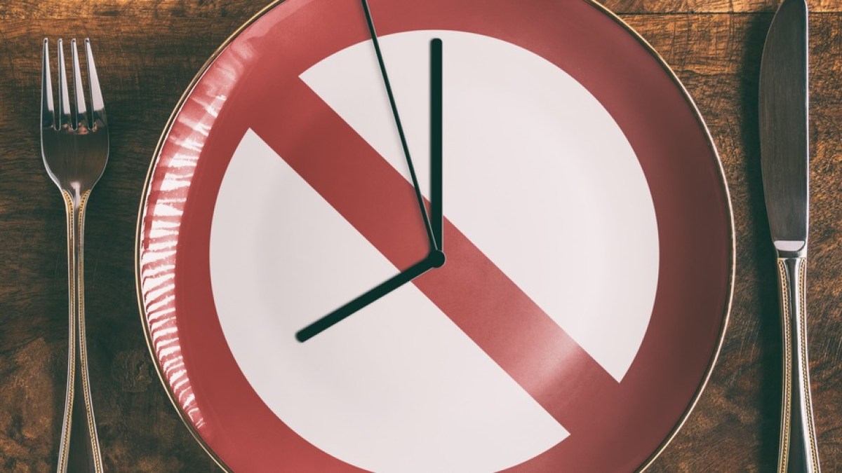 web3-fasting-plate-silverware-no-eat-clock-sewcream-shutterstock.jpg