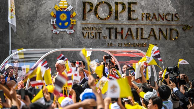 web2-pftnov1119-pope-francis-thailand-religion-afp-000_1mg0ez.jpg