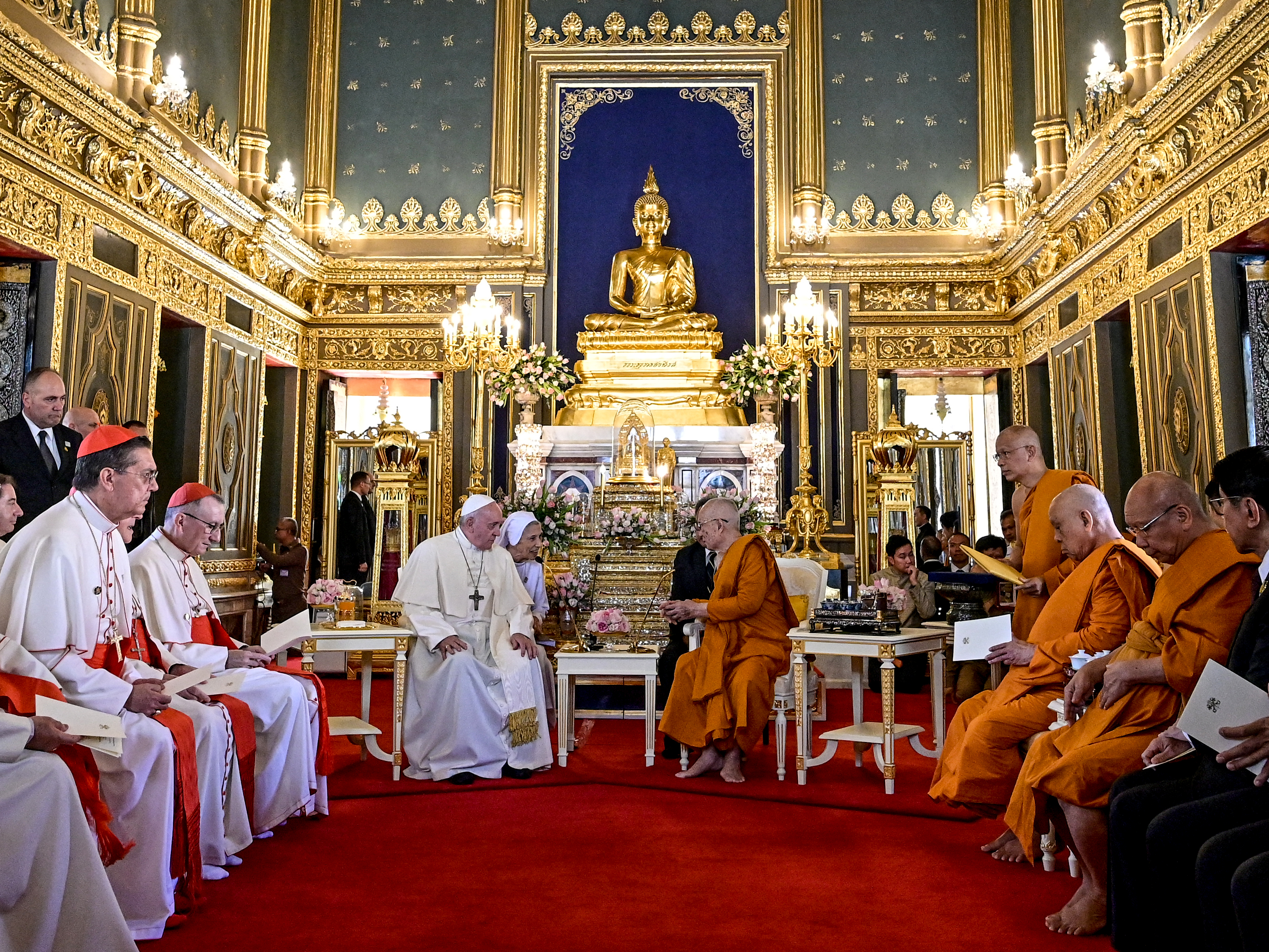 web2-pftnov1119-pope-francis-thailand-religion-buddhist-afp-000_1mg03n.jpg