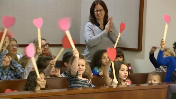 Elèves de maternelle au palais de justice