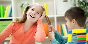 11 actitudes para acabar con las peleas entre hermanos