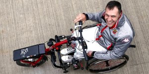 Albert Llovera: con paraplejia y conduce un camión del Dakar