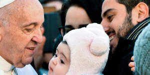 Papa Francisco: Amad a vuestros enemigos y rezad por los que os persiguen