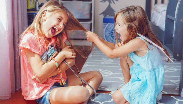 Soeurs qui se disputent