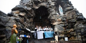 Fotos exclusivas: La Gruta de Lourdes…en el Bronx