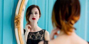 ¿Es sano mirarse al espejo?