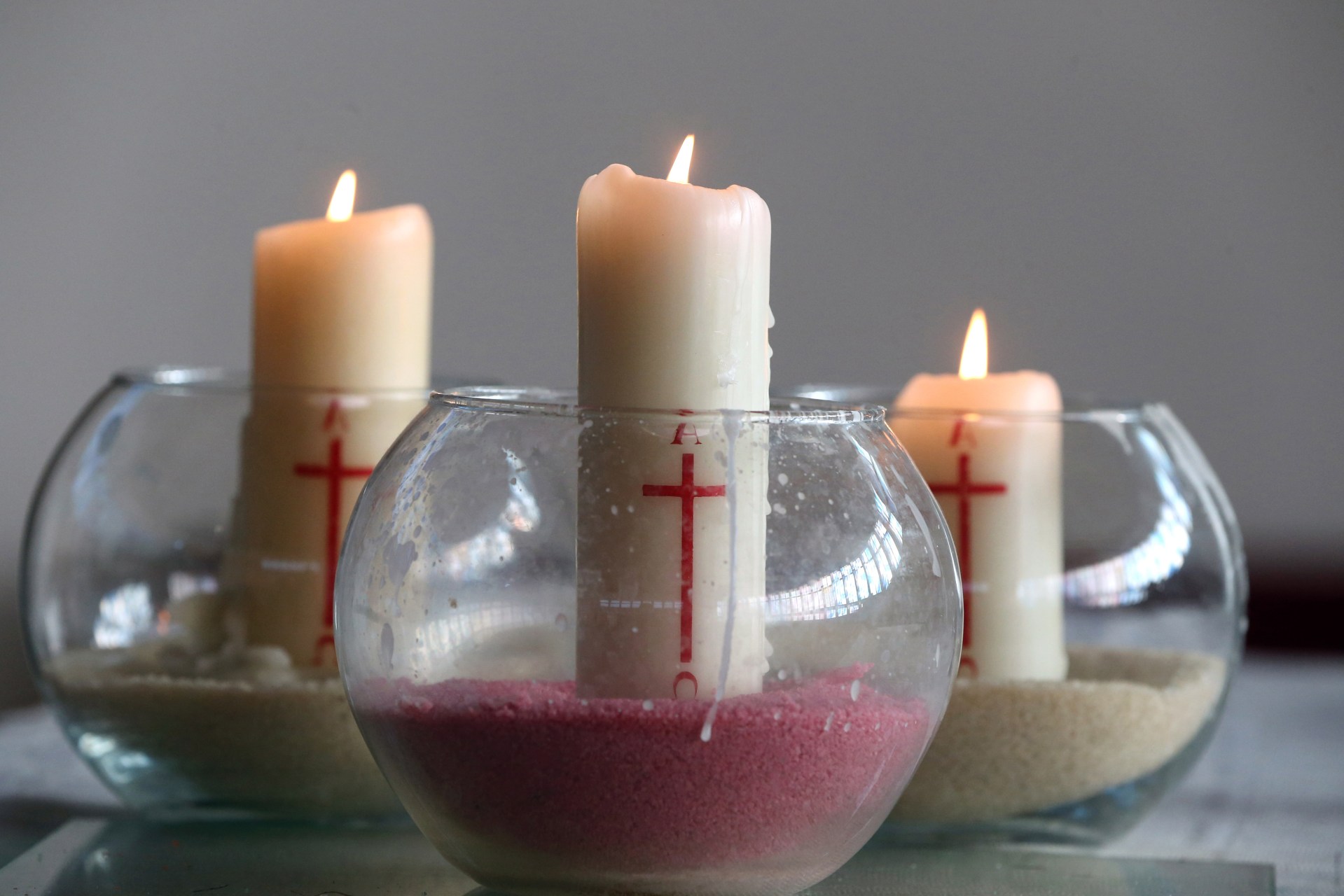 bougie-croix-dimanche-godong-fr560337a.jpg