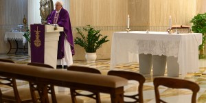 Dios nos defiende de la mundanidad espiritual que corrompe a la Iglesia