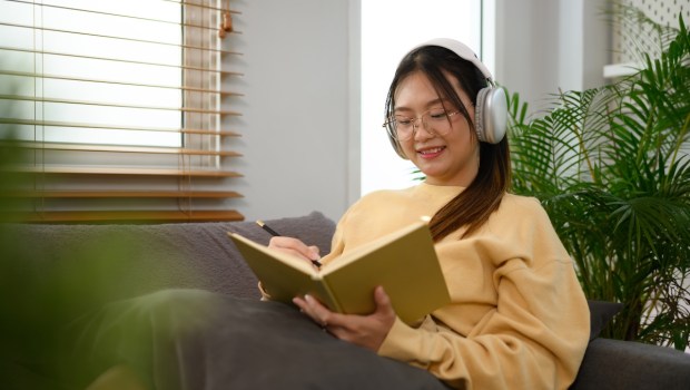 teenager- reading