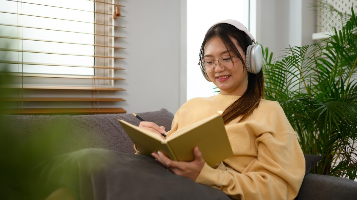 teenager- reading