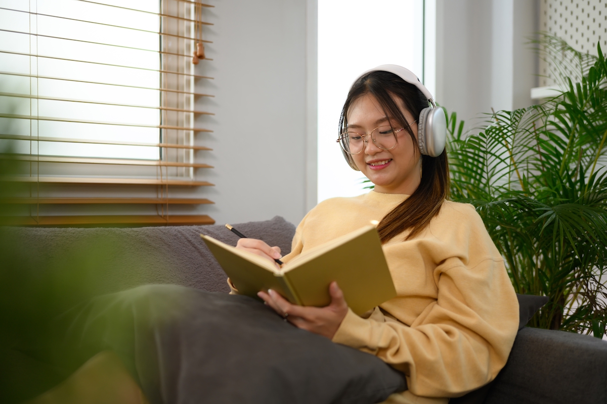 teenager- reading