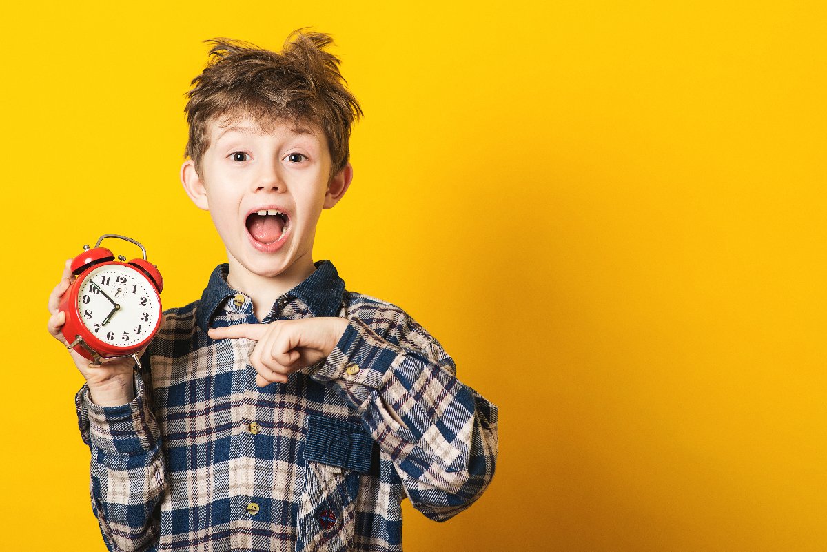 web-1-wake-up-child-boy-clock-shutterstock_1215783640-volurol.jpg