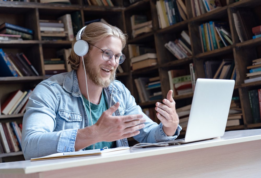 web-10-online-learning-teacher-shutterstock_1526125214-insta_photos.jpg