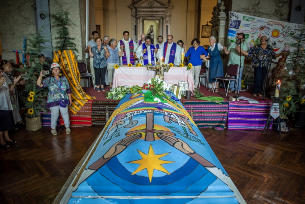 web-chile-priest-funeral-mariano-puga-02-camila-gonzalez-iglesia-de-santiago.jpg
