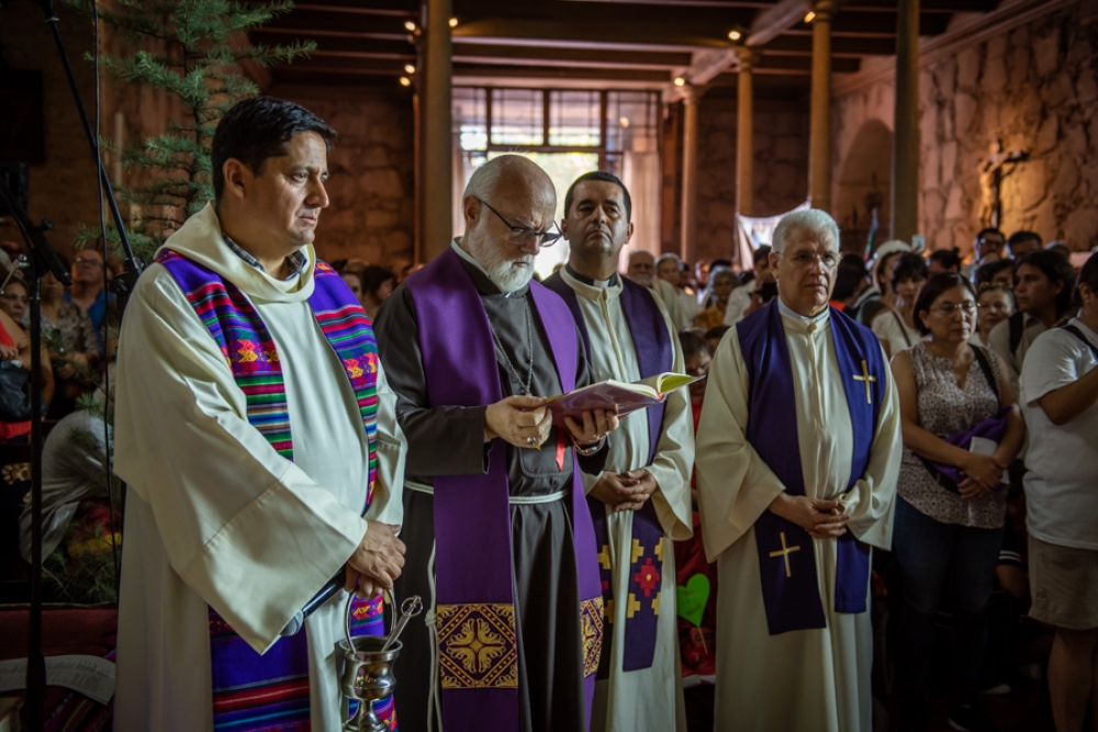 web-chile-priest-funeral-mariano-puga-04-camila-gonzalez-iglesia-de-santiago.jpg