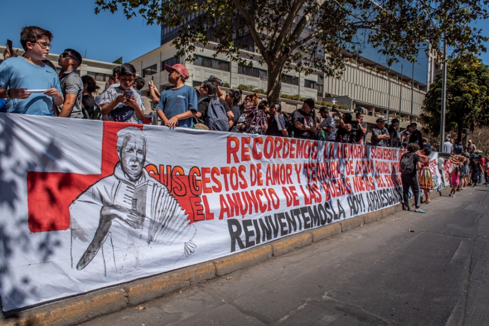 web-chile-priest-funeral-mariano-puga-07-camila-gonzalez-iglesia-de-santiago.jpg