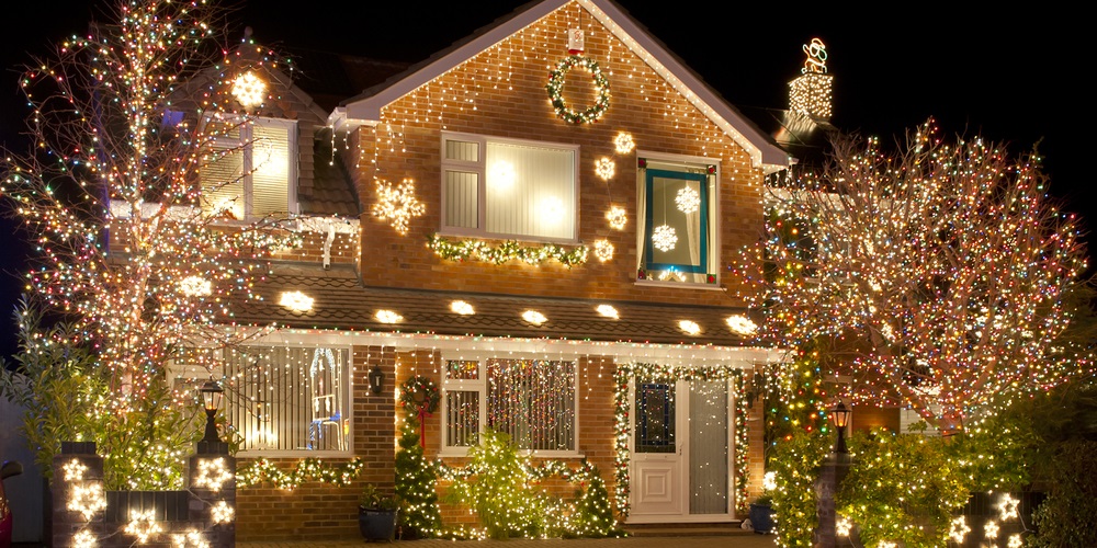 web3-christmas-lights-on-house-fotomicar-shutterstock.jpg