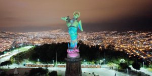 La Virgen del Panecillo también los aplaude