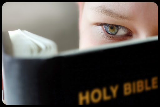 Holly Bible &#8211; Reading a Bible &#8211; Child &#8211; ar