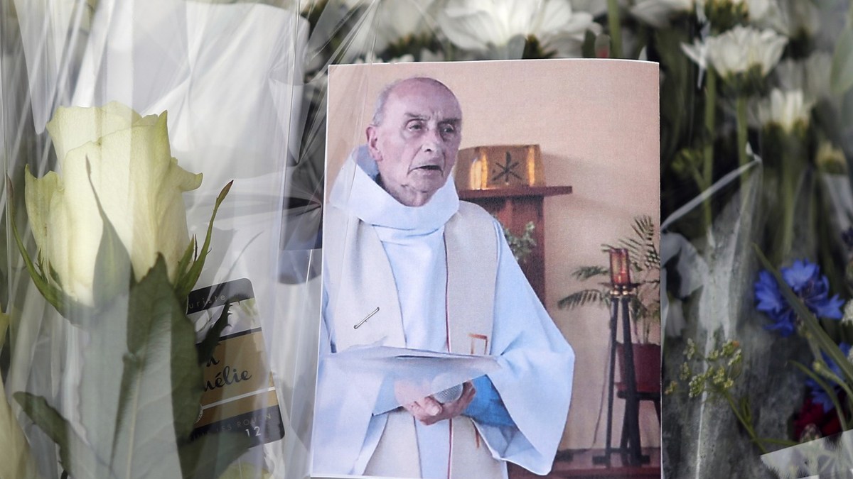 WEB JACQUES HAMEL POGRZEB KWIATY AP-FOTOLINK
