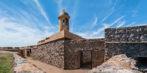 El Castillo de San Carlos: Una historia oscura a pleno sol