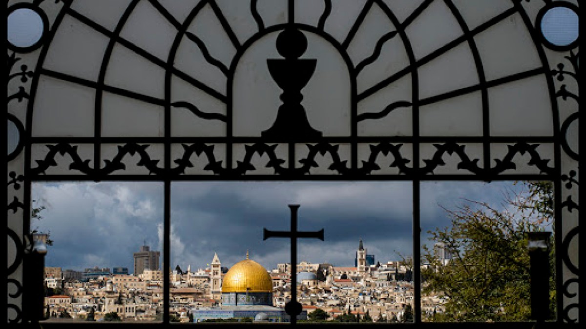 Christianity and Islam © Anastazzo / Shutterstock