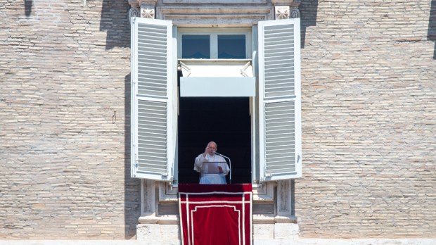 WEB2-AMJ2820-POPE-FRANCIS-SUNDAY-ANGELUS-Antoine-Mekary-ALETEIA-AM_7185.jpg