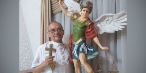 Así son los exorcismos en tiempos de coronavirus