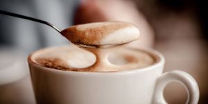 La relación entre el café capuchino y el hábito de los frailes
