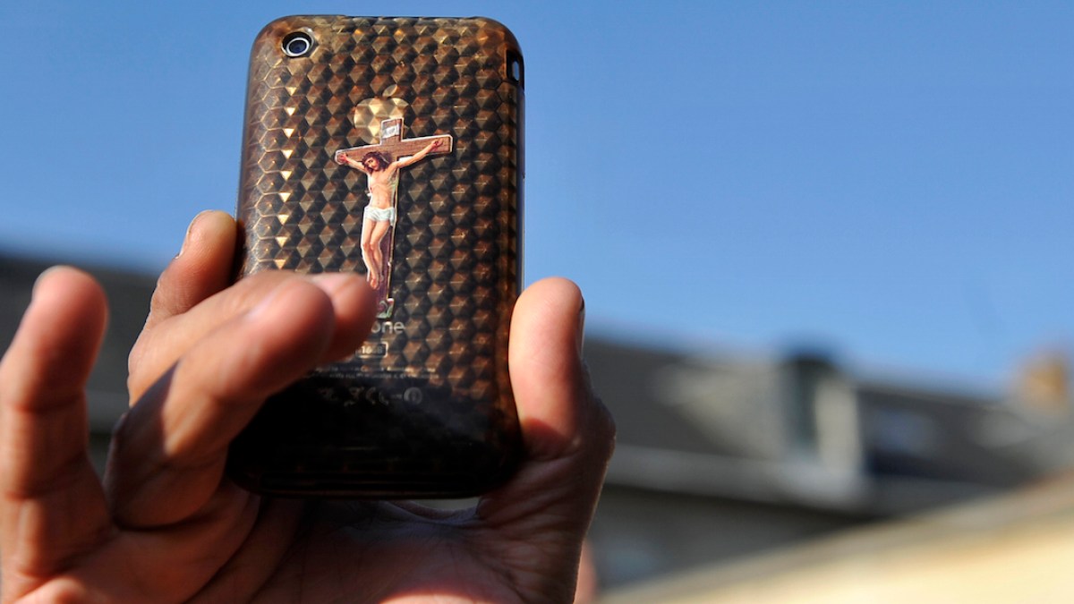 web-phone-cover-cross-jesus-p-razzociric-ai.jpg