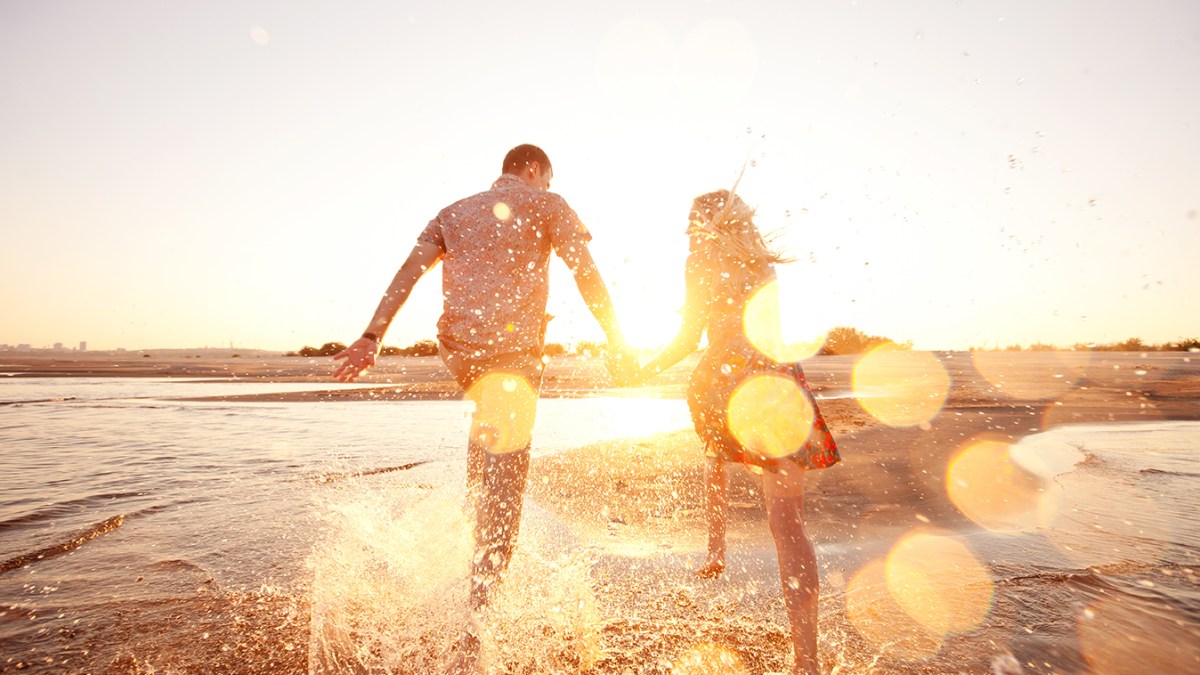 web-rendez-vous-aleteia-couple-plage-surkov-vladimirshutterstock.jpg