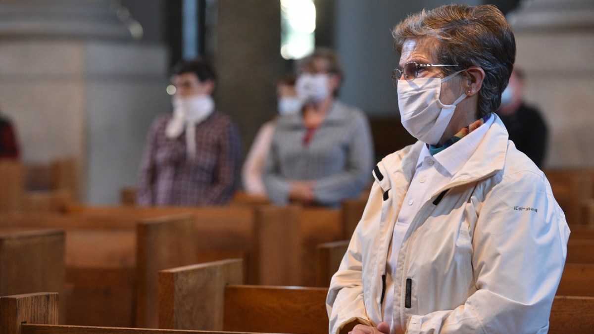 web3-CHURCH-MASK-MASS-CORONA-TATJANA-SPLICHAL.jpg