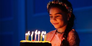 Cinco maneras para celebrar el santo patrono de tu hijo