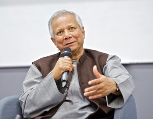 Yunus, premio Nobel, apoya al Papa: Vacuna contra la Covid-19 libre, como la de la polio