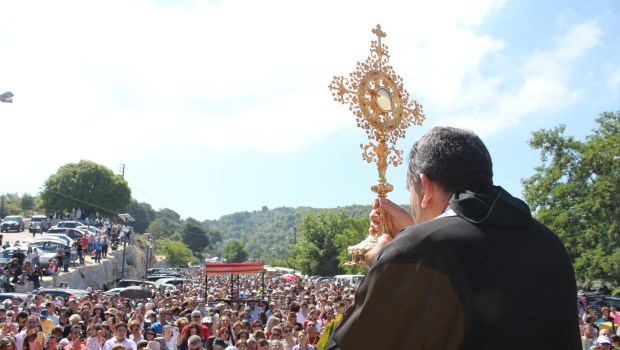 BISKUP SIEMIENIEWSKI, CHARBEL