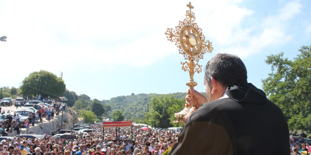 BISKUP SIEMIENIEWSKI, CHARBEL
