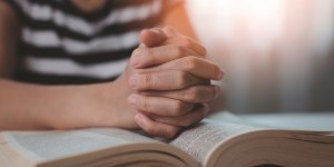 ¿Crees que Dios te mira conmovido?