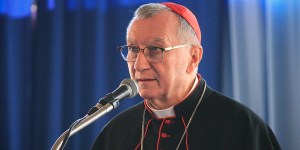 El cardenal Parolin contra la ofensiva rusa en Ucrania