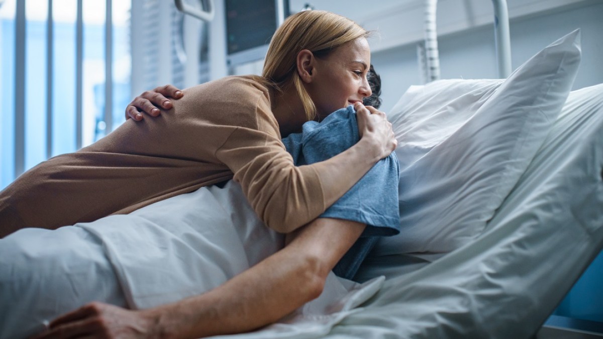 WEB3-MAN-WOMAN-DISEASE-HOSPITAL-ILL-SHUTTERSTOCK.jpg