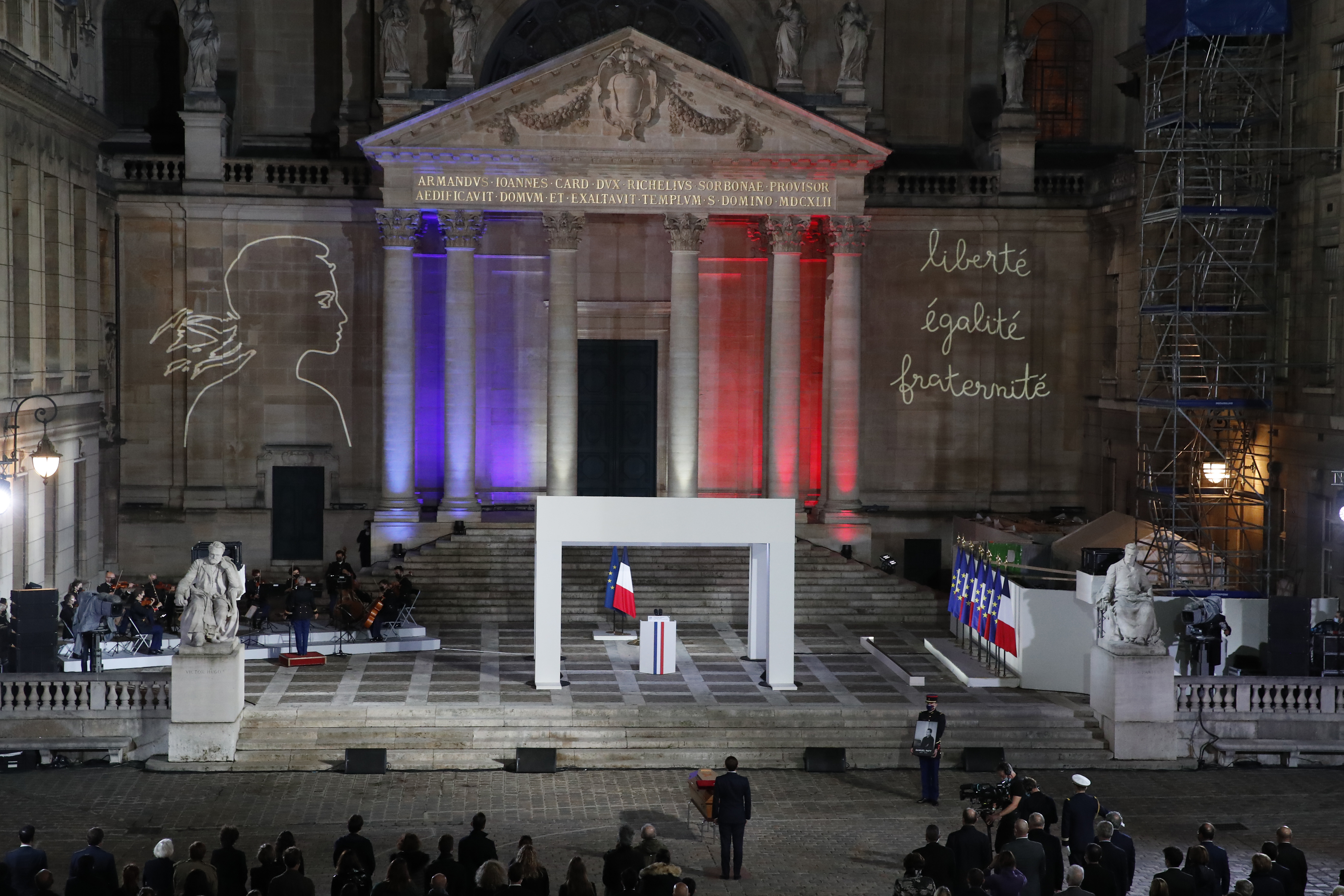 WEB2-SAMUEL PATY-HOMMAGE-AFP-000_8TK4HD.jpg