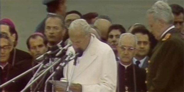 WEB3-POPE-JOHN-PAUL-II-ARGENTINA-1982-Capture-Youtube.jpg